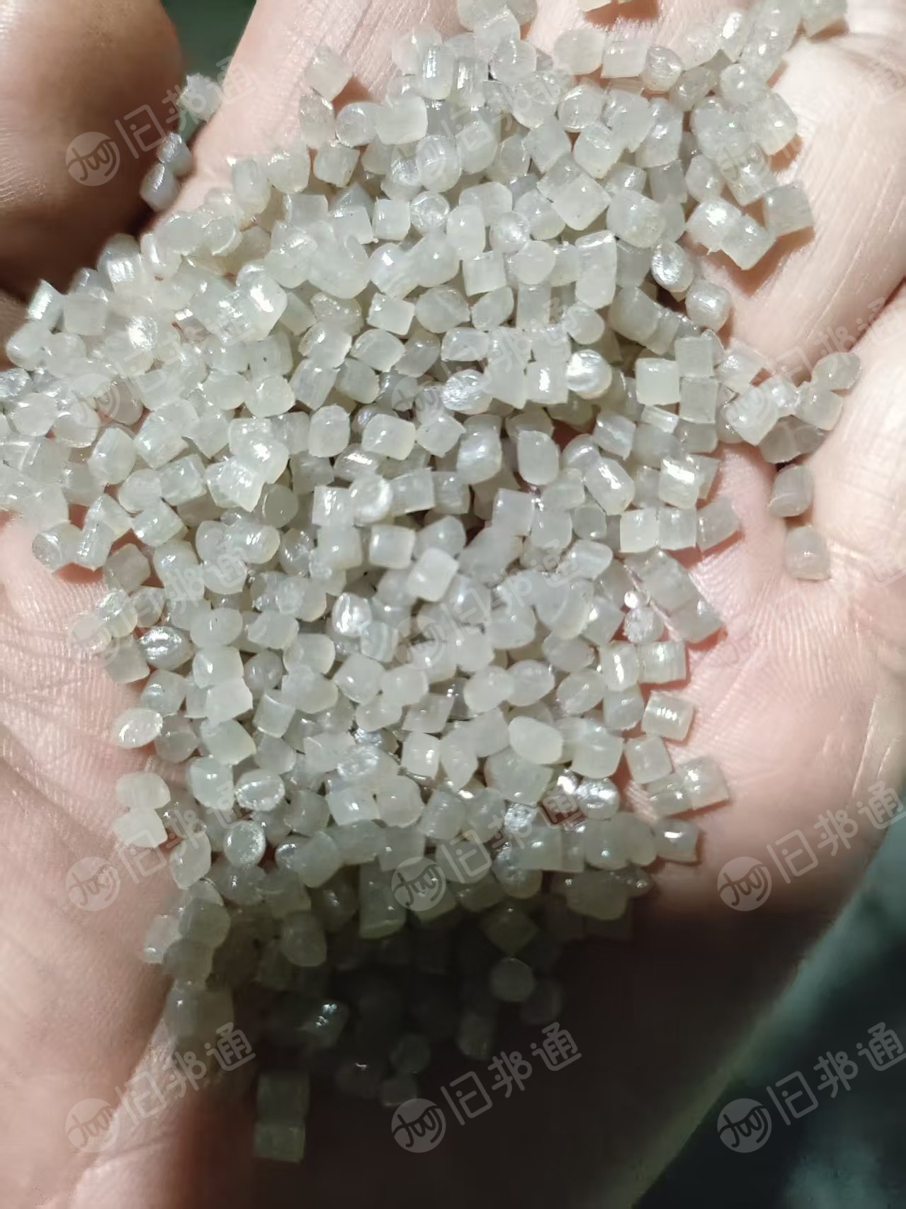 出售高压颗粒，过2张60目，2张100目，长期有货，可以用来吹膜的