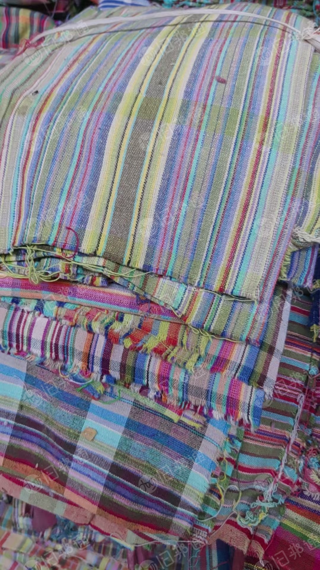 长期出售涤棉老粗布，涤棉布块，涤棉废布，现货十五六吨，可以做劳保手套用