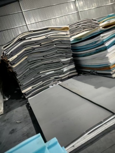 长期出售床垫厂大块海绵，密度30以上，都是高密度无粉底皮，厚度2公分以上，可以直接做床垫，货在天津