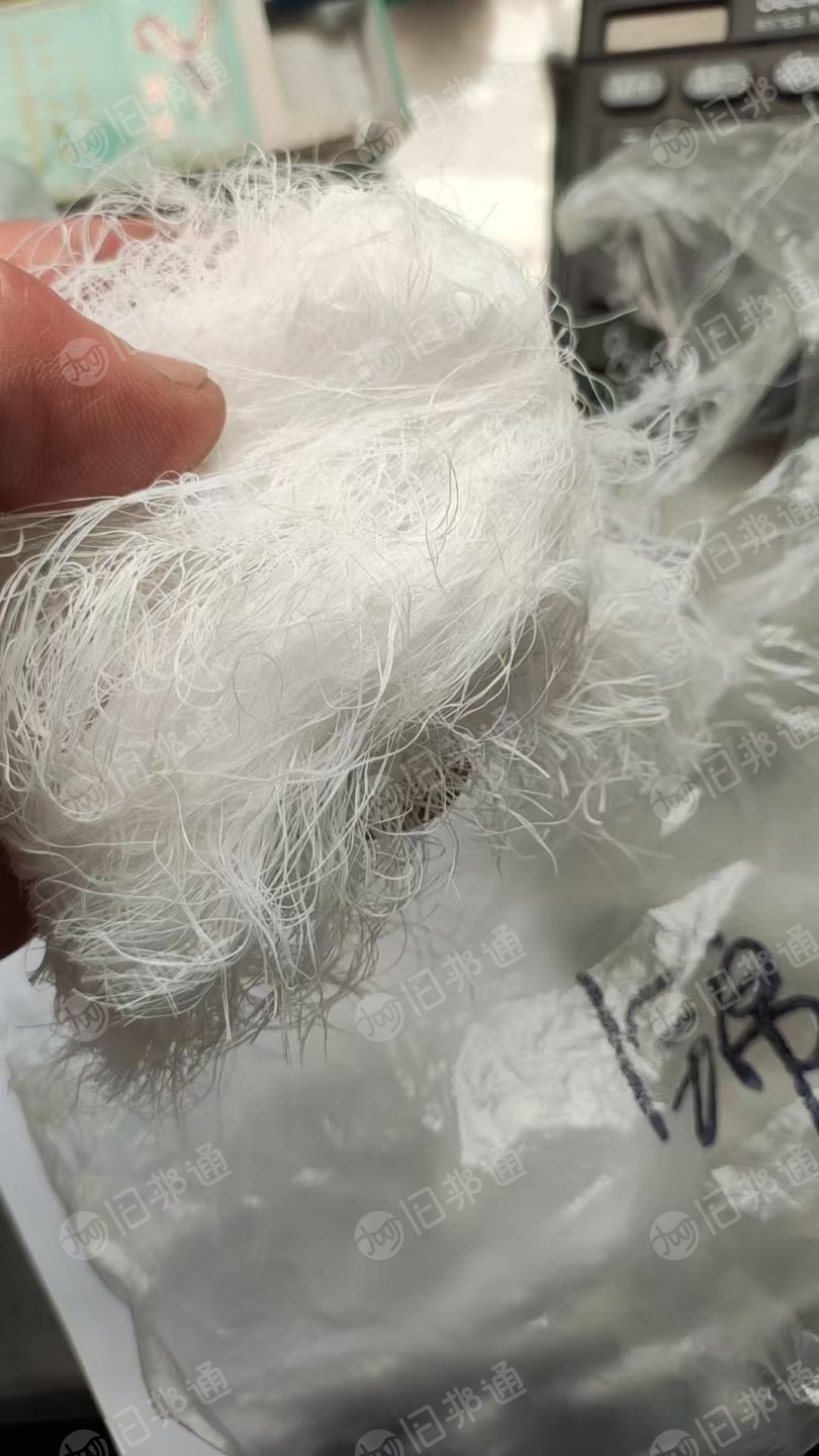 出售纺织厂下来的涤纶废布，现货七八吨，也有涤纶废丝，山东青岛