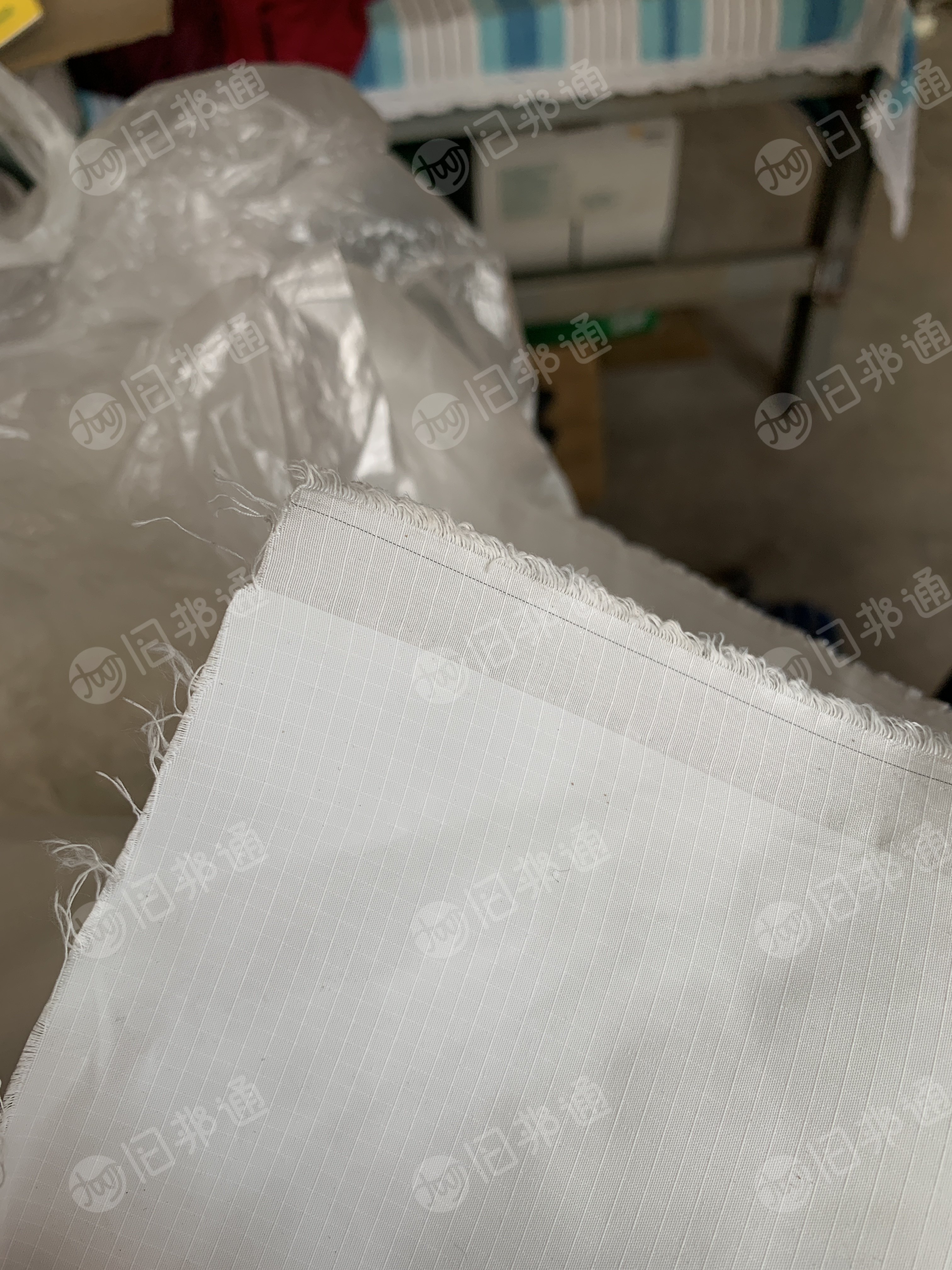 出售纺织厂下来的涤纶废布，现货七八吨，也有涤纶废丝，山东青岛