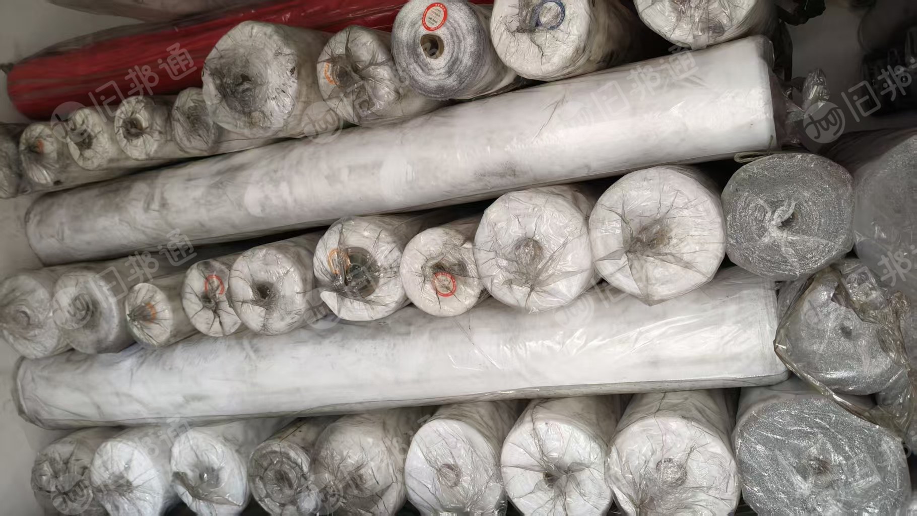 处理一批库存仿真花布库存春亚纺库存色丁布，门幅1米55-1米65，克重不一，统货出，现货7万码