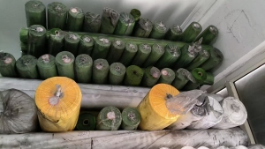 处理一批库存仿真花布库存春亚纺库存色丁布，门幅1米55-1米65，克重不一，统货出，现货7万码