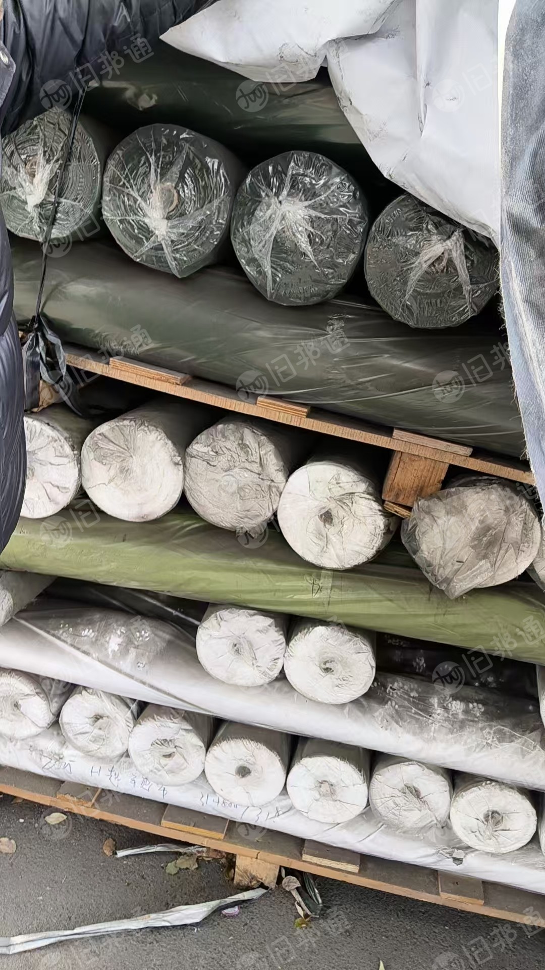 处理一批库存仿真花布库存春亚纺库存色丁布，门幅1米55-1米65，克重不一，统货出，现货7万码