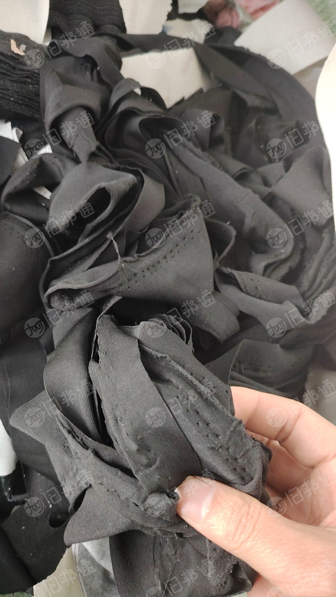 长期出售尼龙废布尼龙牛津布，带弹力不带弹力都有，统货出，每个月20吨，货在广东韶关