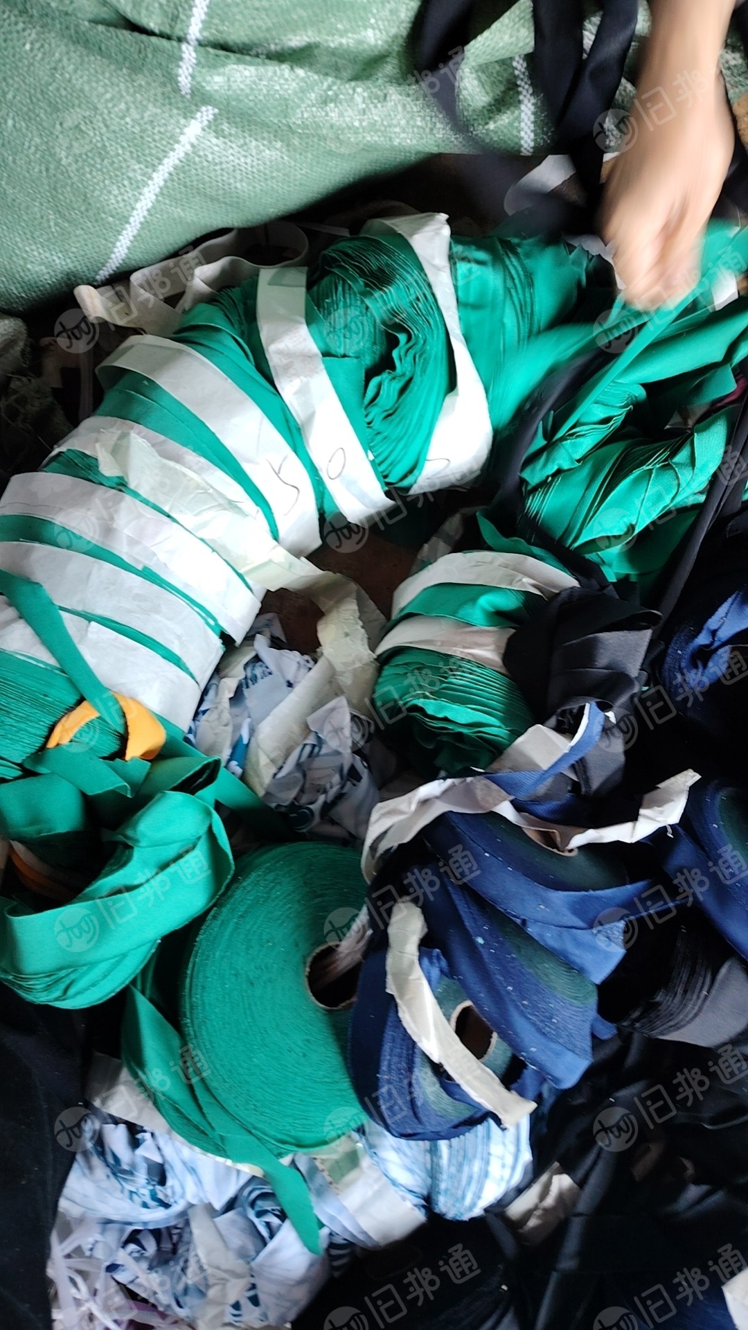 长期出售尼龙废布尼龙牛津布，带弹力不带弹力都有，统货出，每个月20吨，货在广东韶关