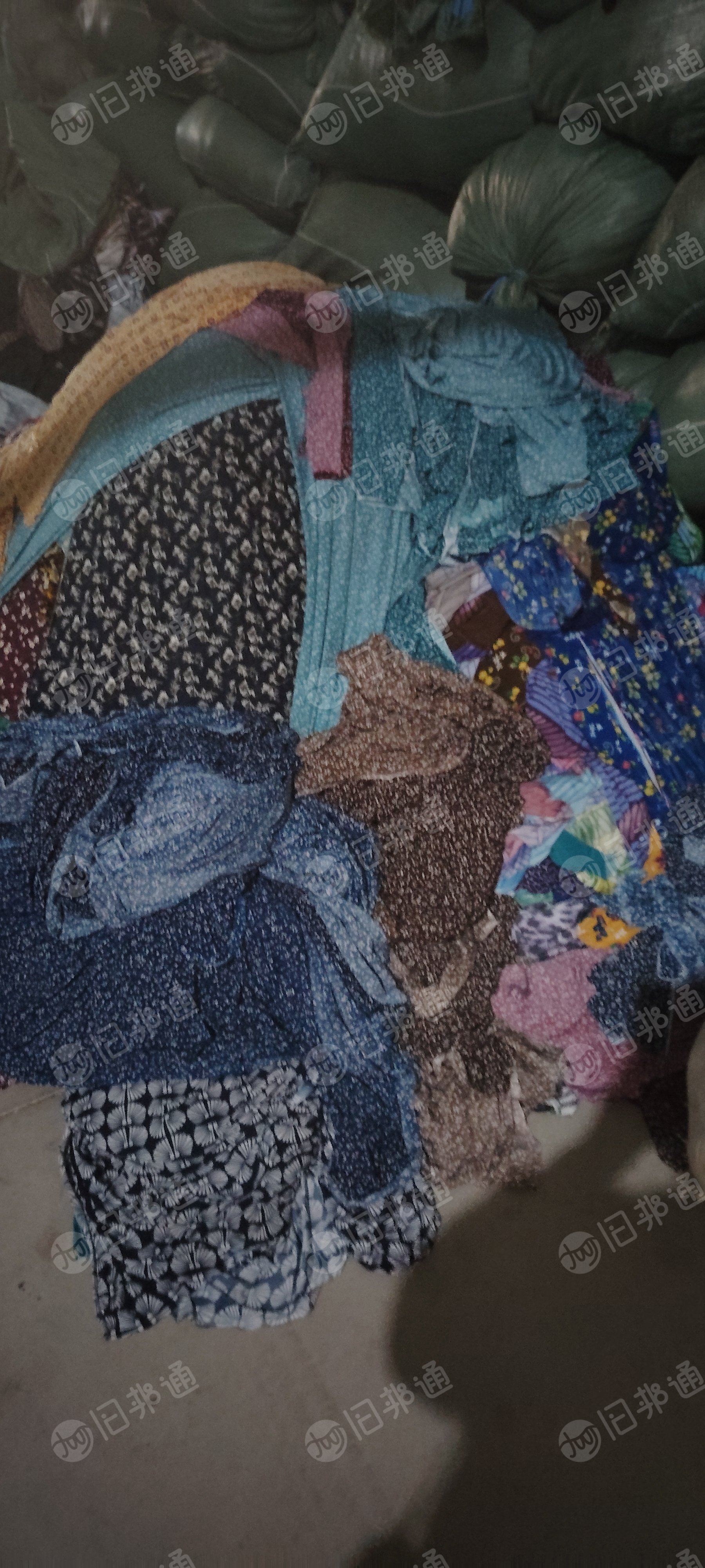 长期出售尼龙废布尼龙牛津布，带弹力不带弹力都有，统货出，每个月20吨，货在广东韶关