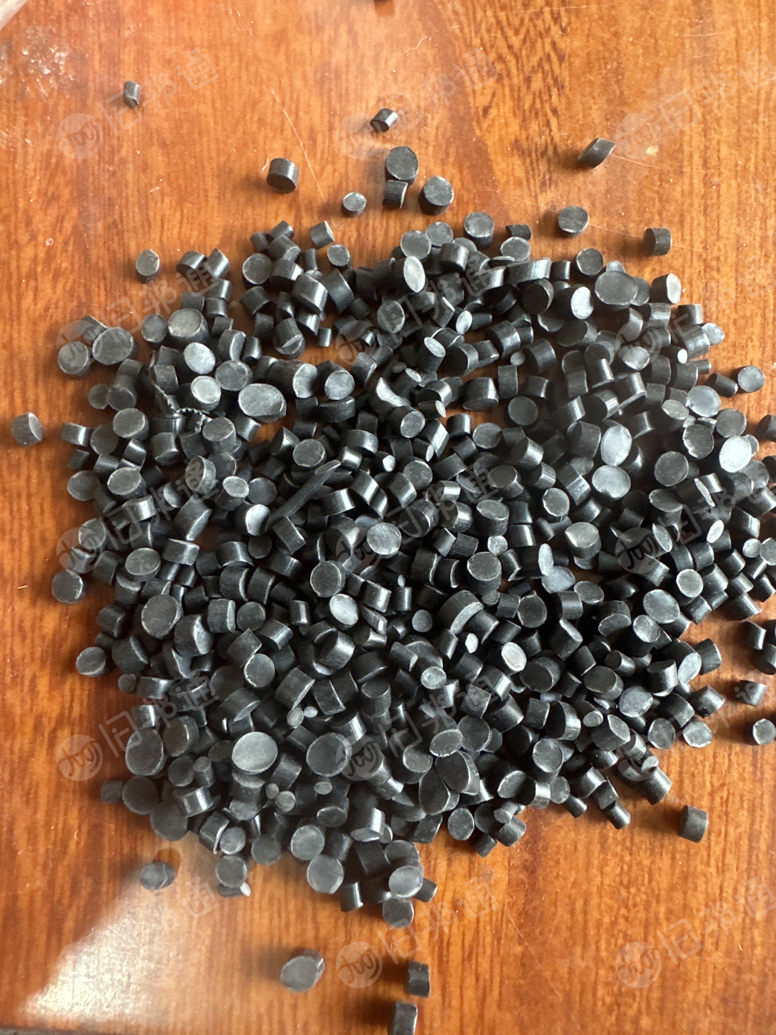 出售软质PVC颗粒，可用于挤出。注塑。吹膜。压板