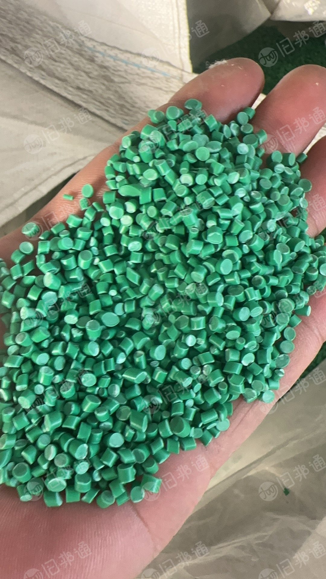 出售软质PVC颗粒，可用于挤出。注塑。吹膜。压板