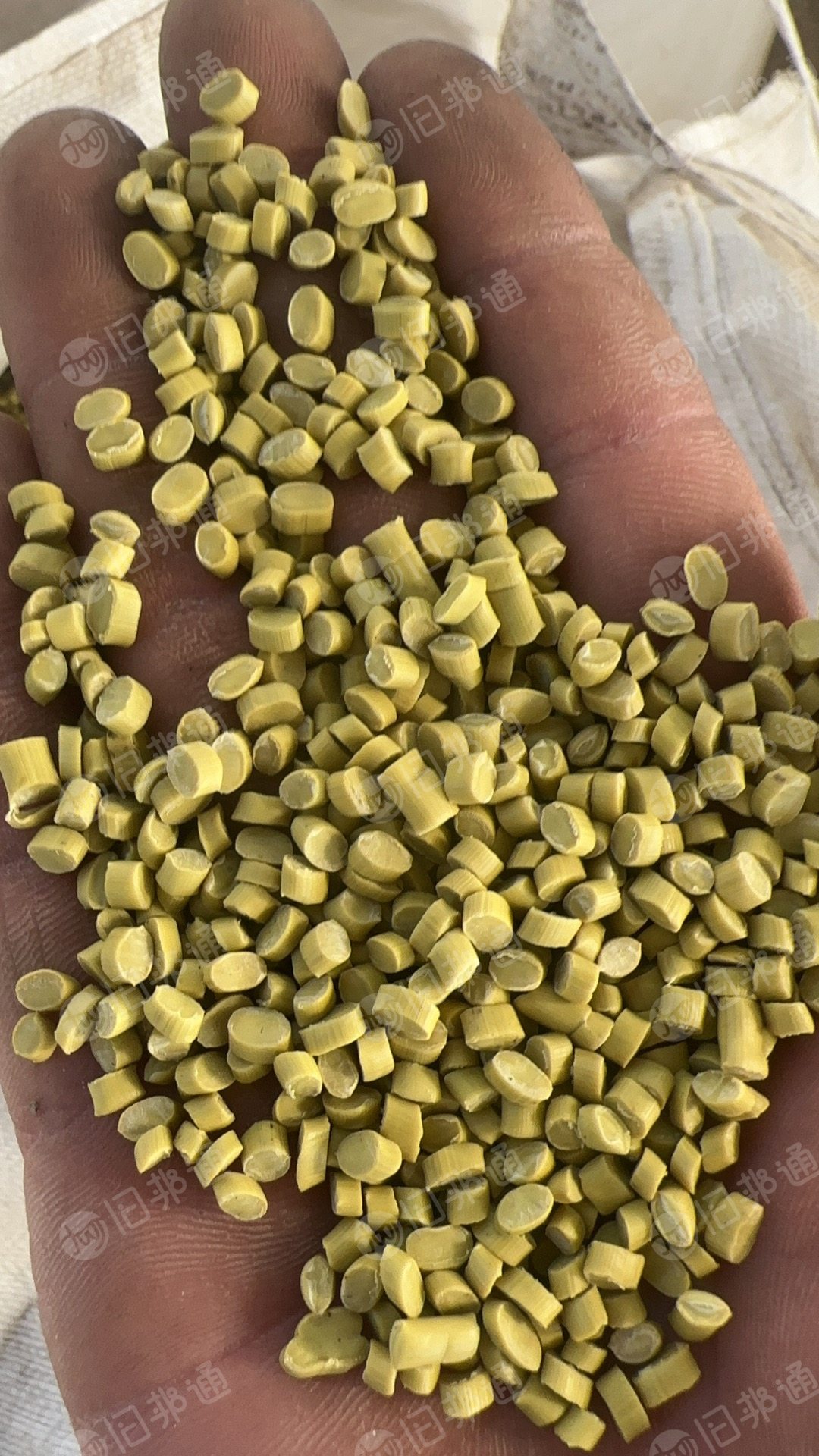 出售软质PVC颗粒，可用于挤出。注塑。吹膜。压板