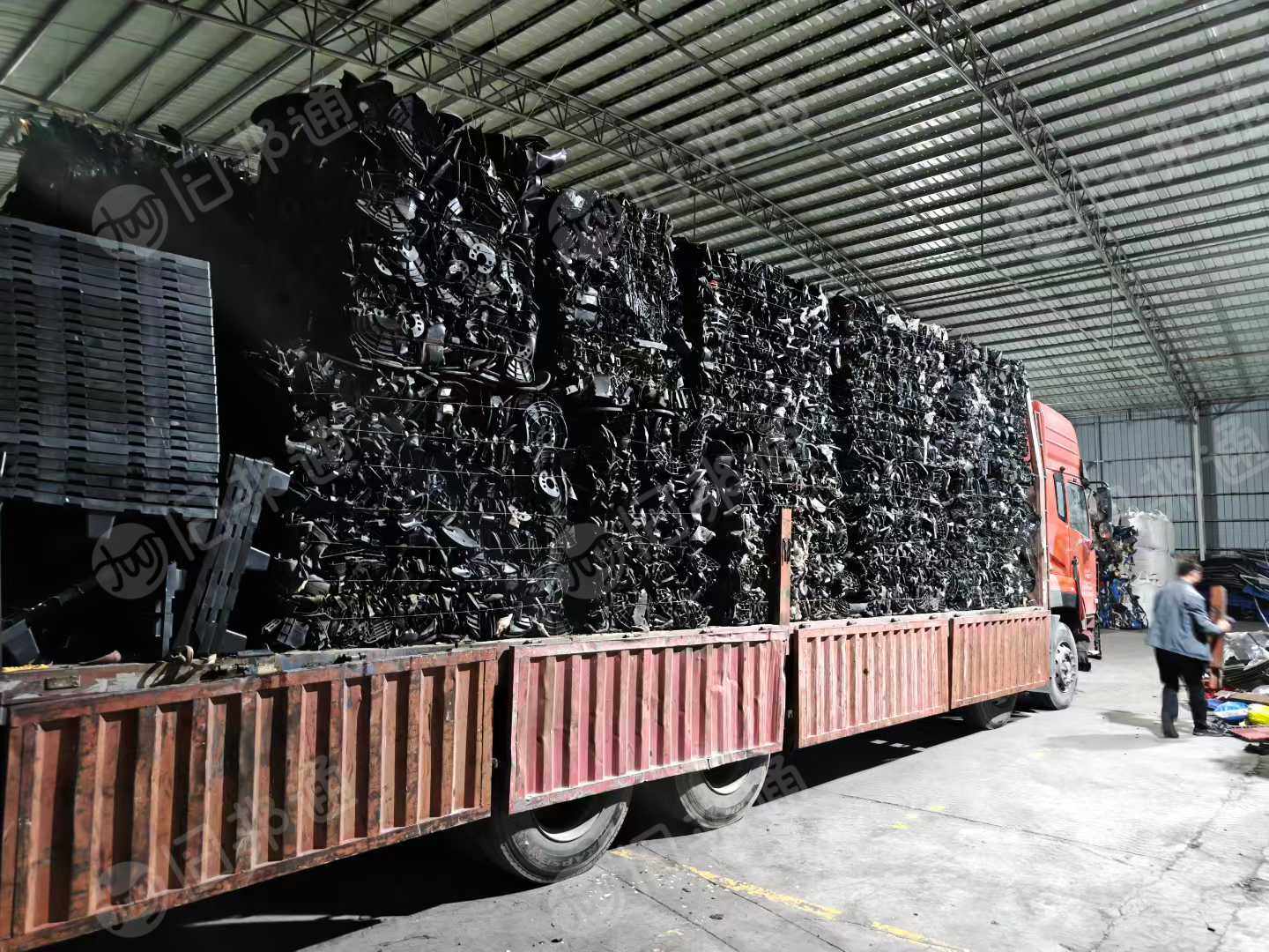 求购PP黑丙压块，托盘废料，破碎用