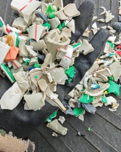 出售PPR管破碎料，白色，杂色都有