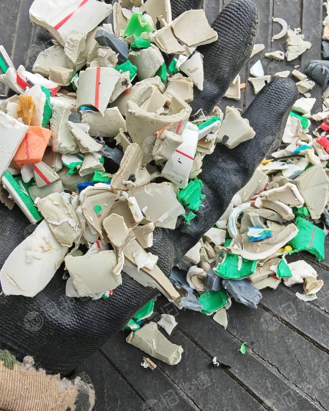 出售PPR管破碎料，白色，杂色都有