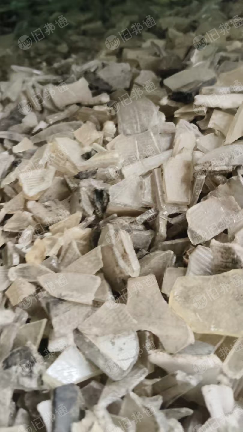 出售PC汽车大灯破碎料,干粉的,有透明的、黑色的,月供1000来吨
