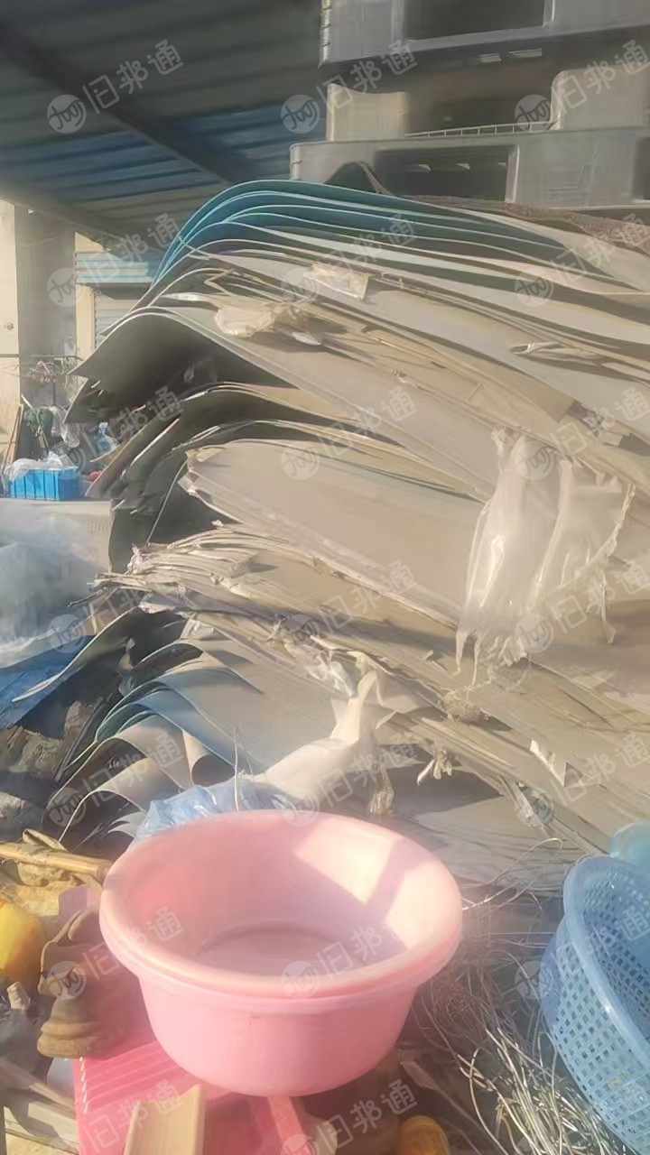 出售PE钢卷皮，现货7-8吨，灰色蓝色混合，长期有货，