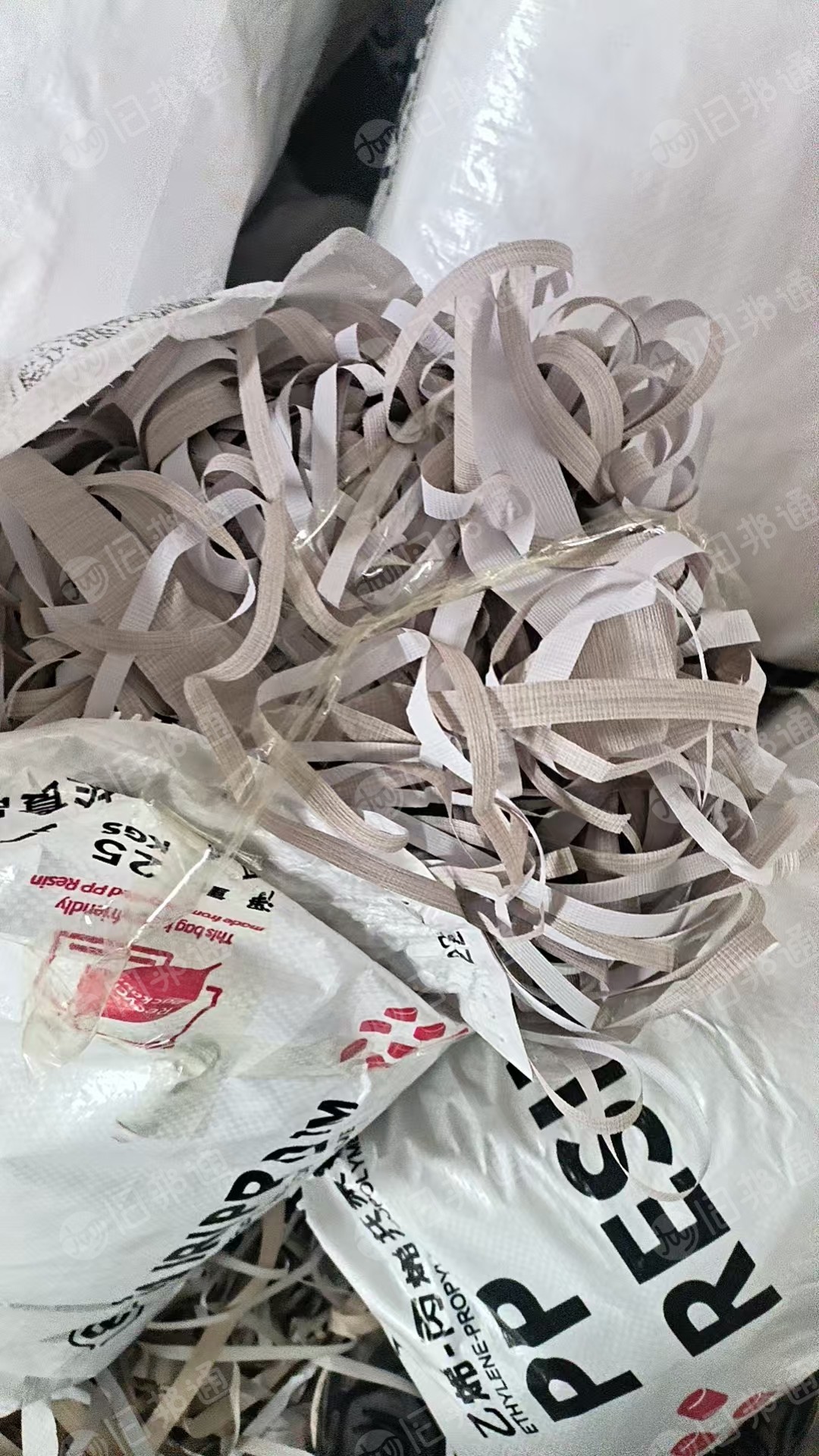 出售工厂下来的软质PVC墙纸废料，压包好的，长期有货