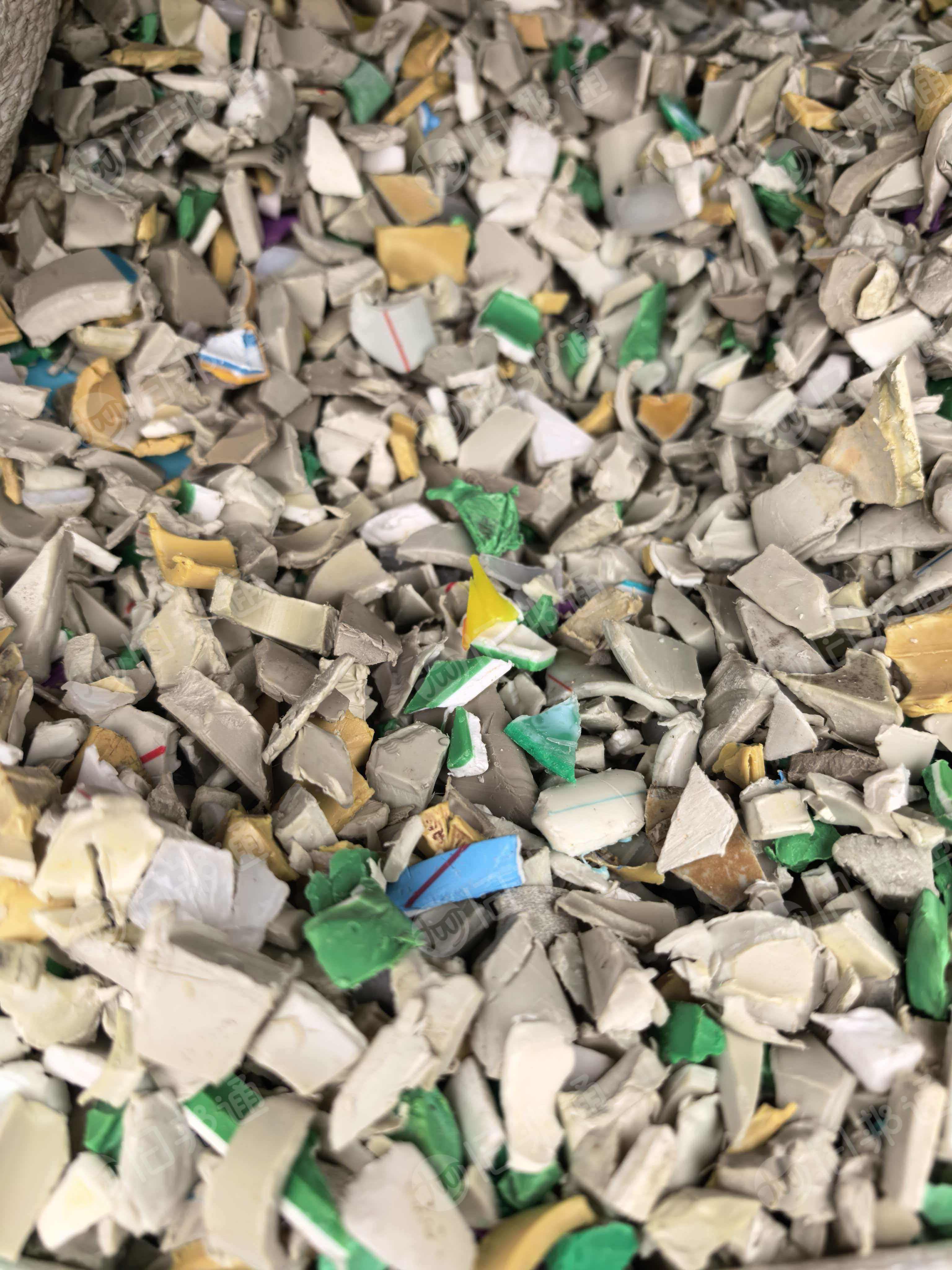 出售PPR管破碎料，现货一挂车，每个月100多吨