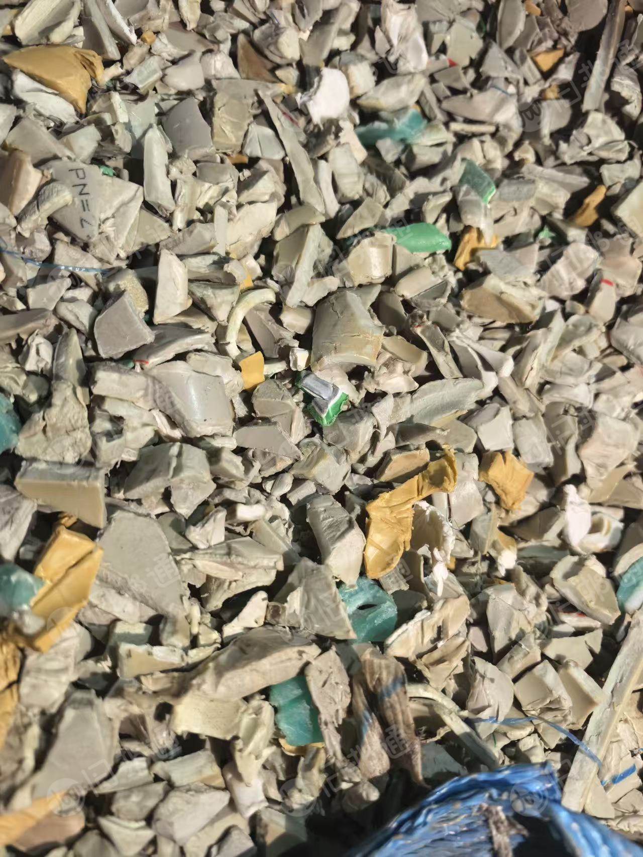 出售PPR管破碎料，现货一挂车，每个月100多吨