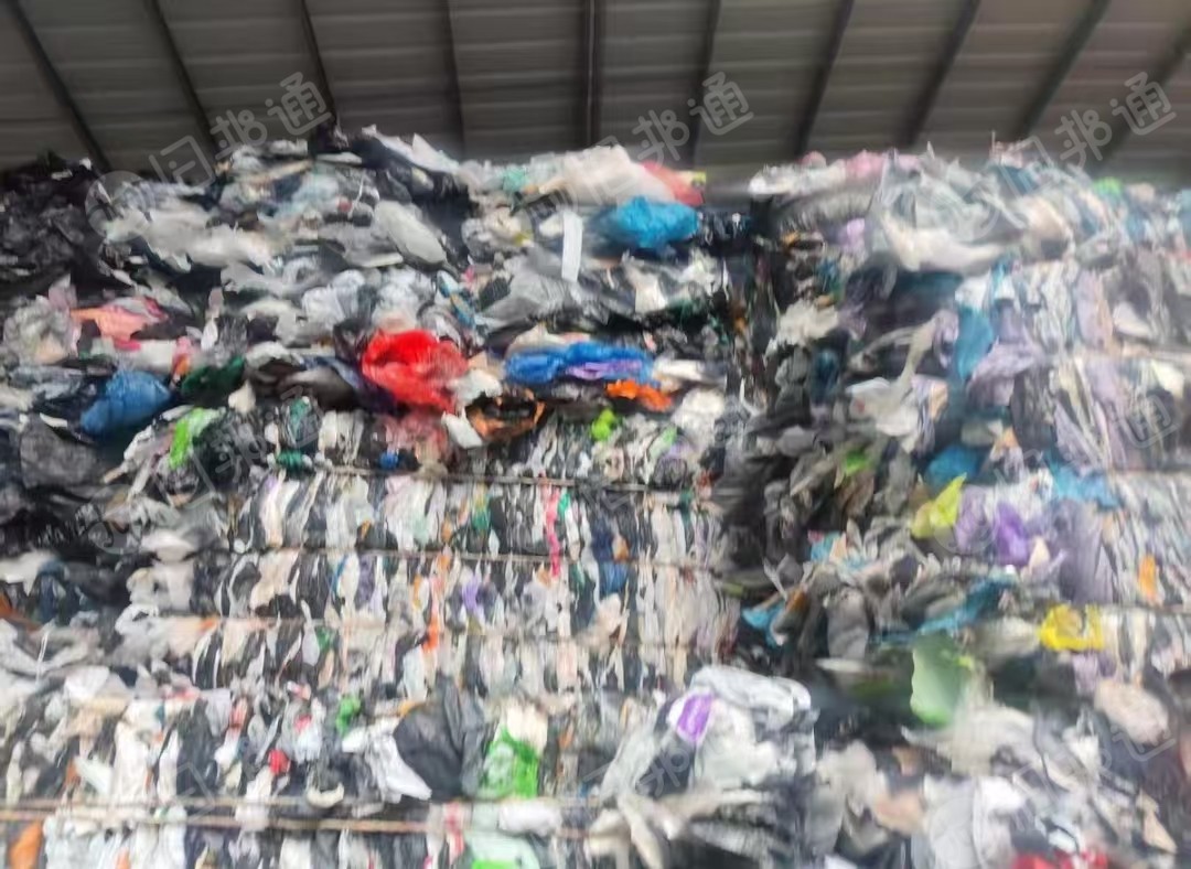 长期出售pe快递袋胶纸，已分拣干净，现货12吨左右