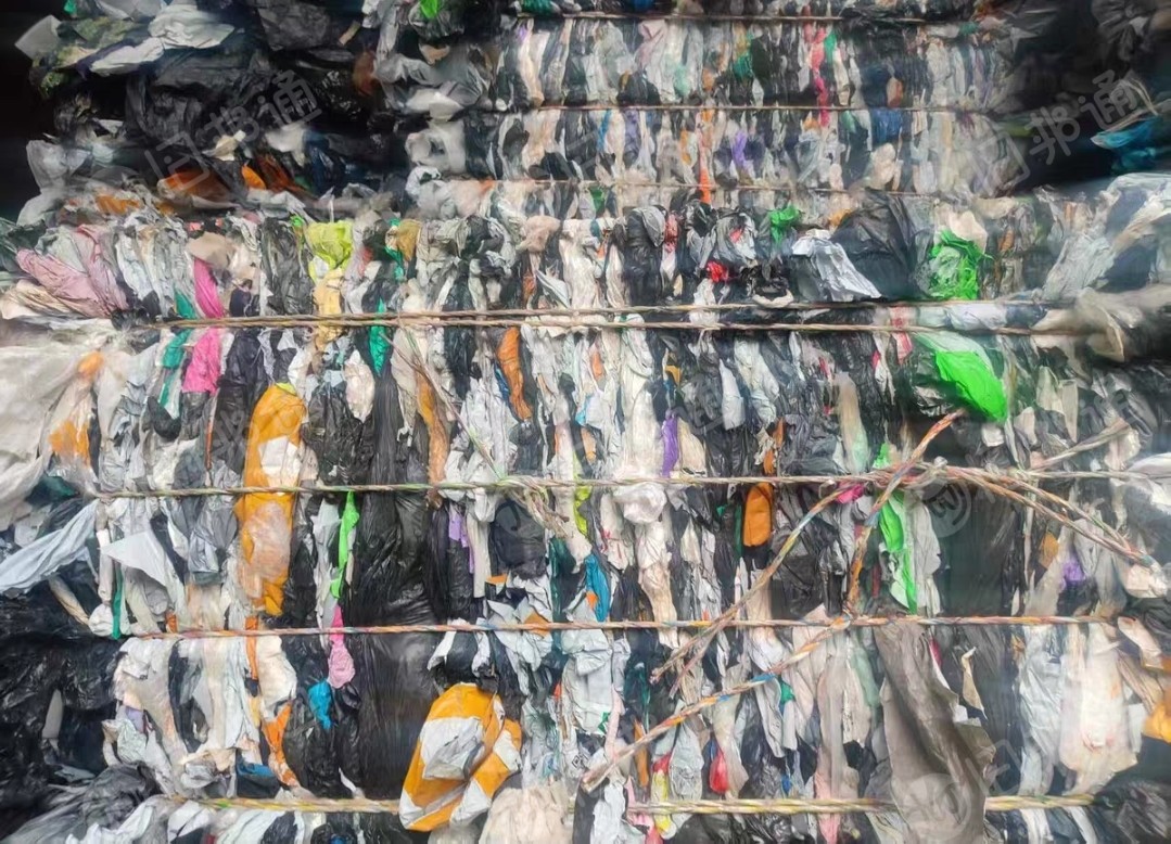 长期出售pe快递袋胶纸，已分拣干净，现货12吨左右