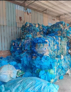 长期出售三级胶纸，二级胶纸，蓝膜，水洗料，现货10多吨