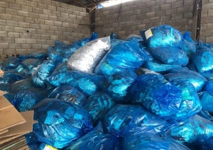 长期出售制药厂下来的铝箔药板边角料，pvc药板边角料，单双混合，双面占比10%，现货13米一车