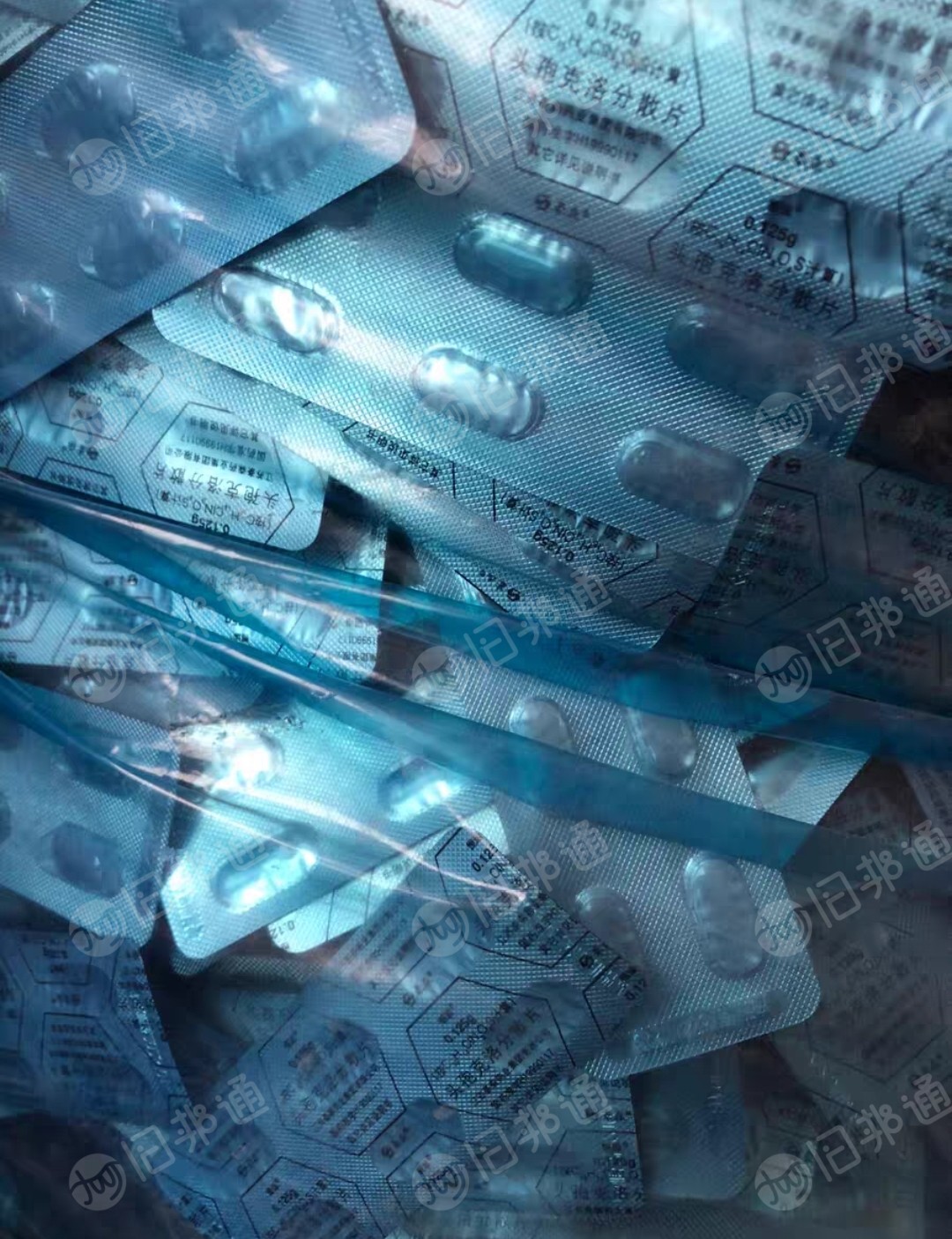 长期出售制药厂下来的铝箔药板边角料，pvc药板边角料，单双混合，双面占比10%，现货13米一车