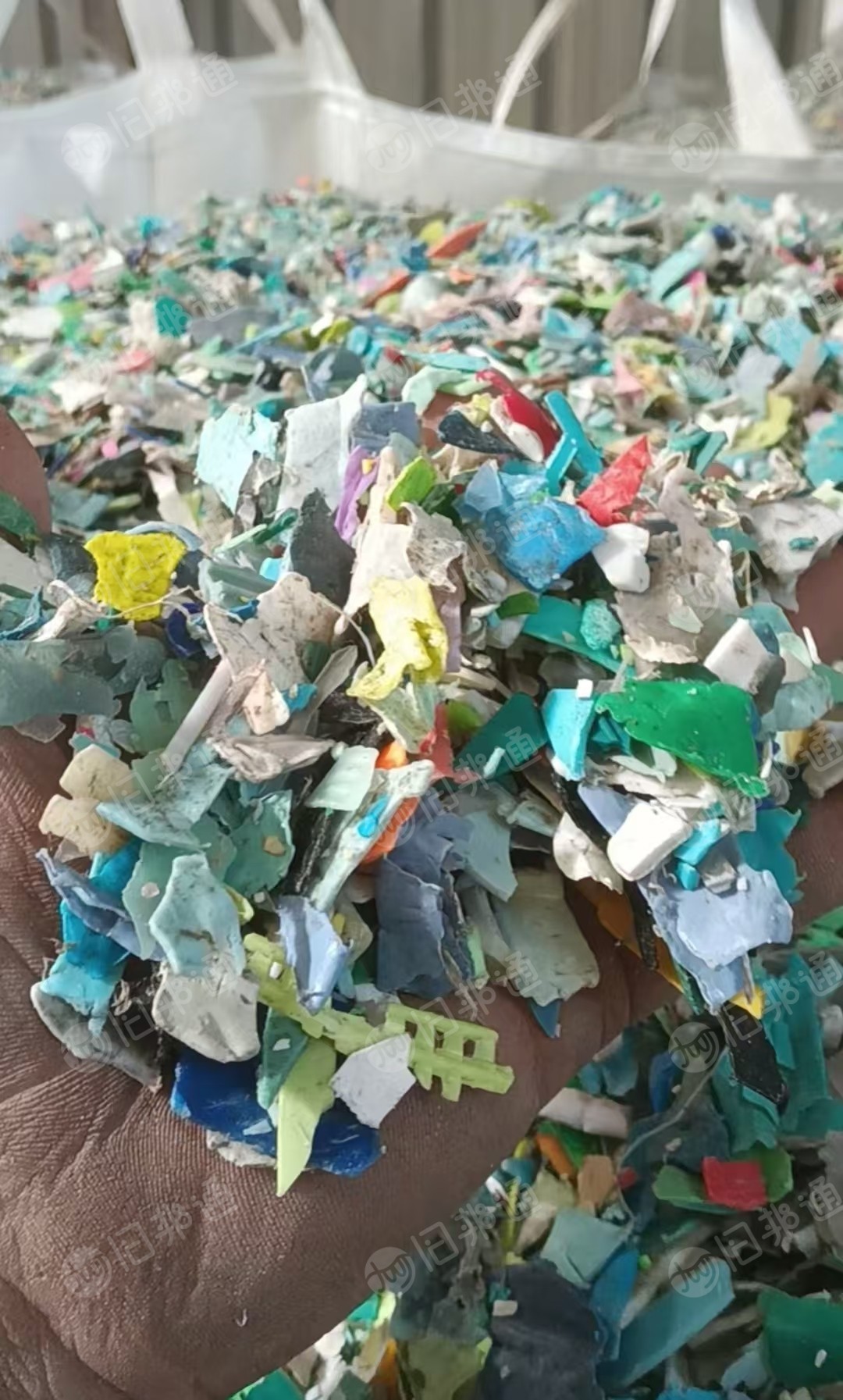 出售分色丙破碎料，红蓝丙破碎料