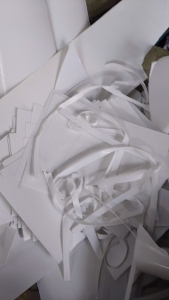 出售乳白Ps片，带点轻胶（不粘手），可造粒，现货13吨