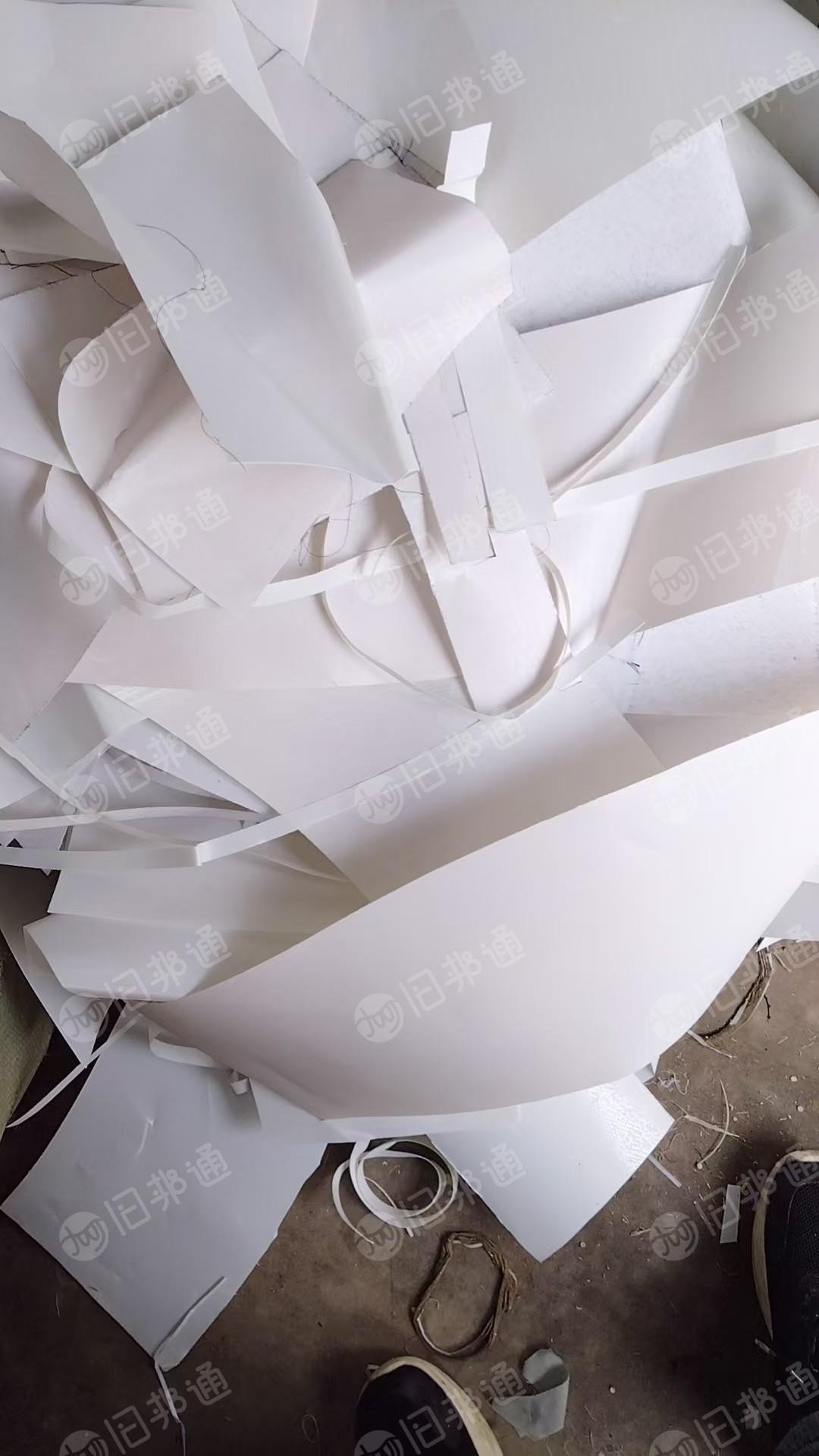 出售乳白Ps片，带点轻胶（不粘手），可造粒，现货13吨