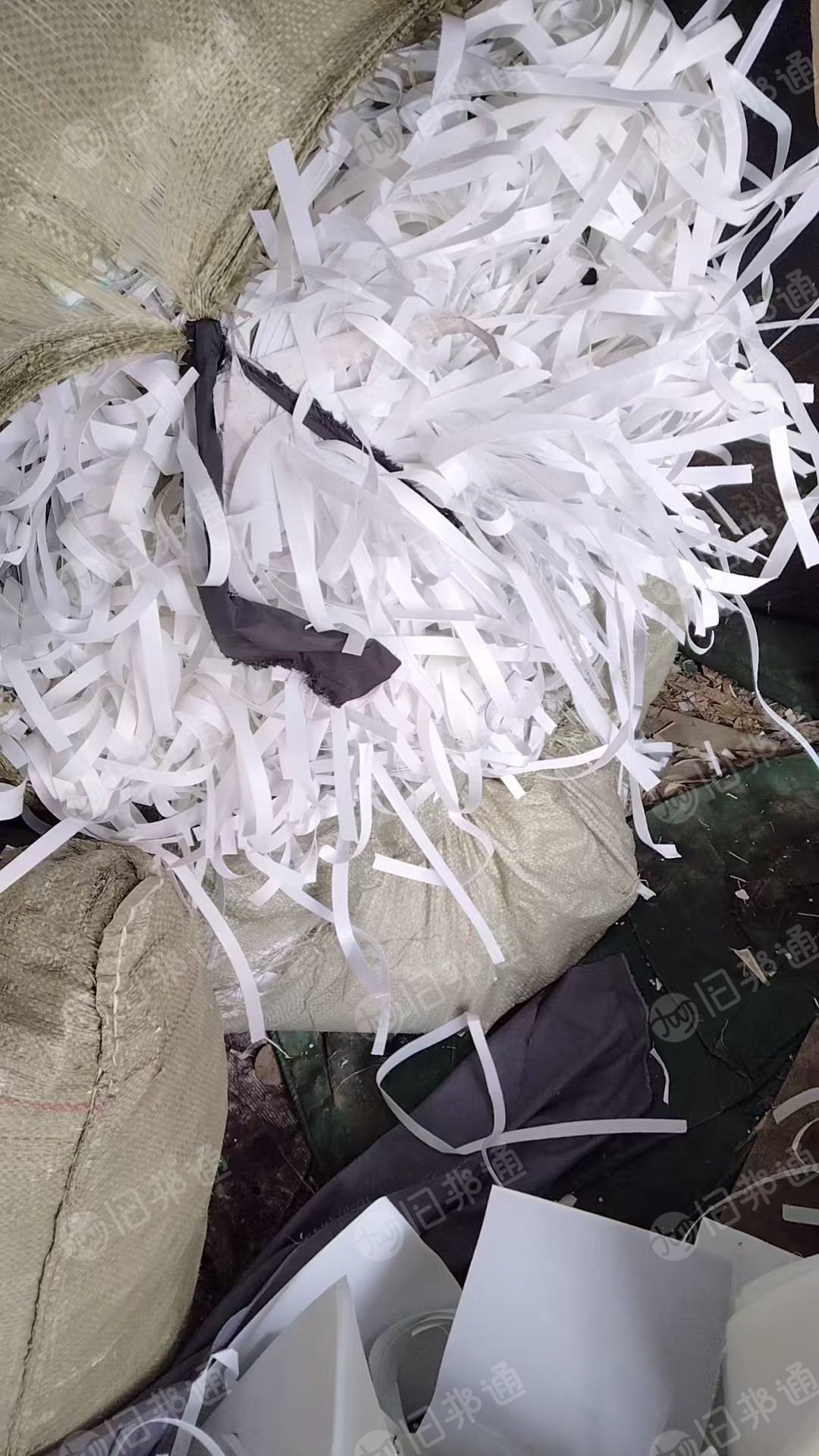 出售乳白Ps片，带点轻胶（不粘手），可造粒，现货13吨