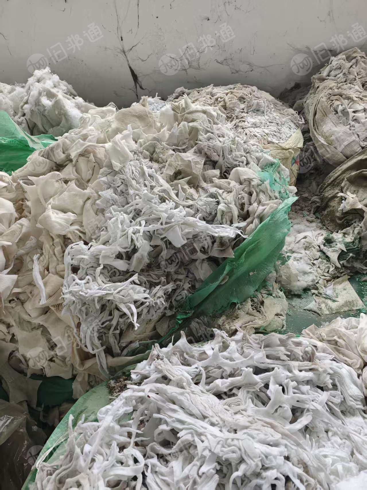 出售服装厂搬厂剩下的无纺布废料，针刺棉卷材，针刺棉卷材现货几十卷