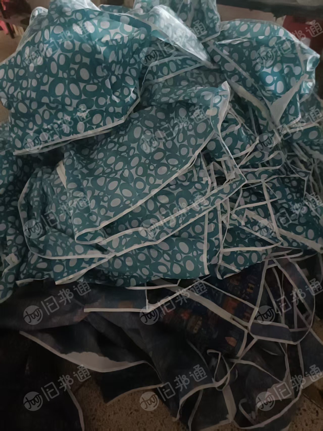 长期出售做衣柜下来的含钙粉的，pp无纺布边角料，210D牛津布