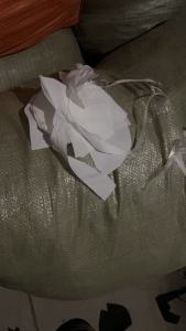 长期出售口袋布边角料，涤纶废布，白色开花料，现货有几十吨，货在湖南株洲