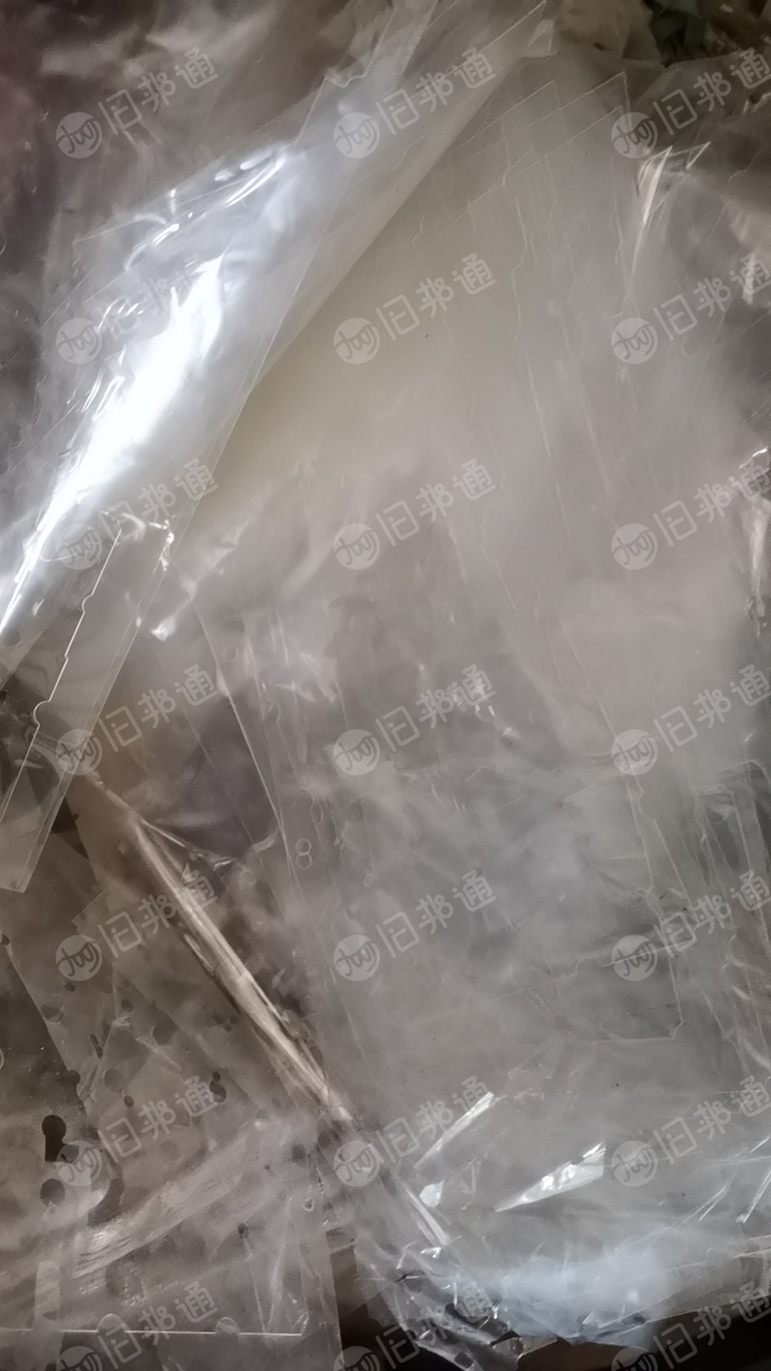 出售PC和PET复合膜，两种材质可以分离的，不带胶，现货10来吨