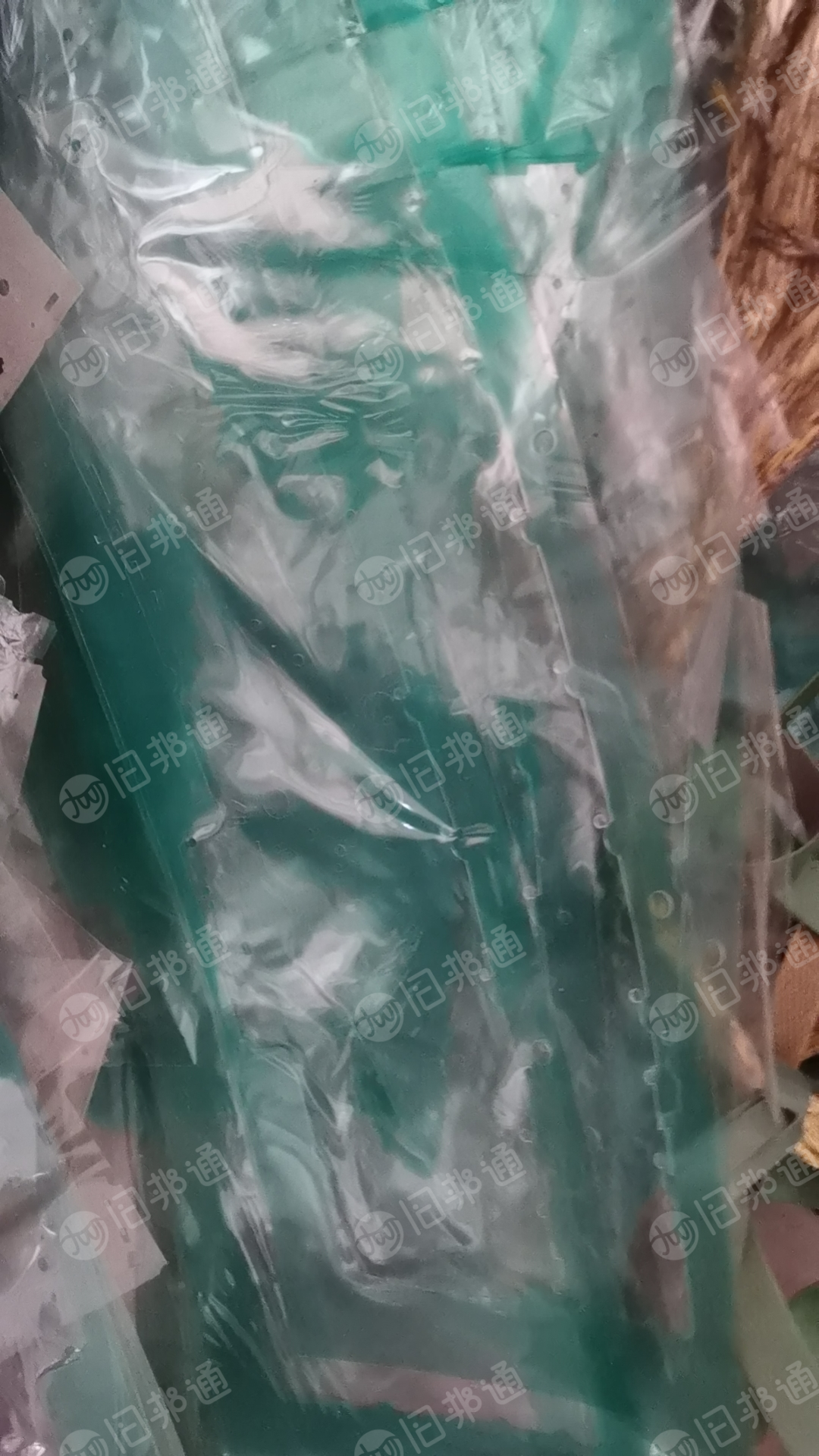 出售PC和PET复合膜，两种材质可以分离的，不带胶，现货10来吨