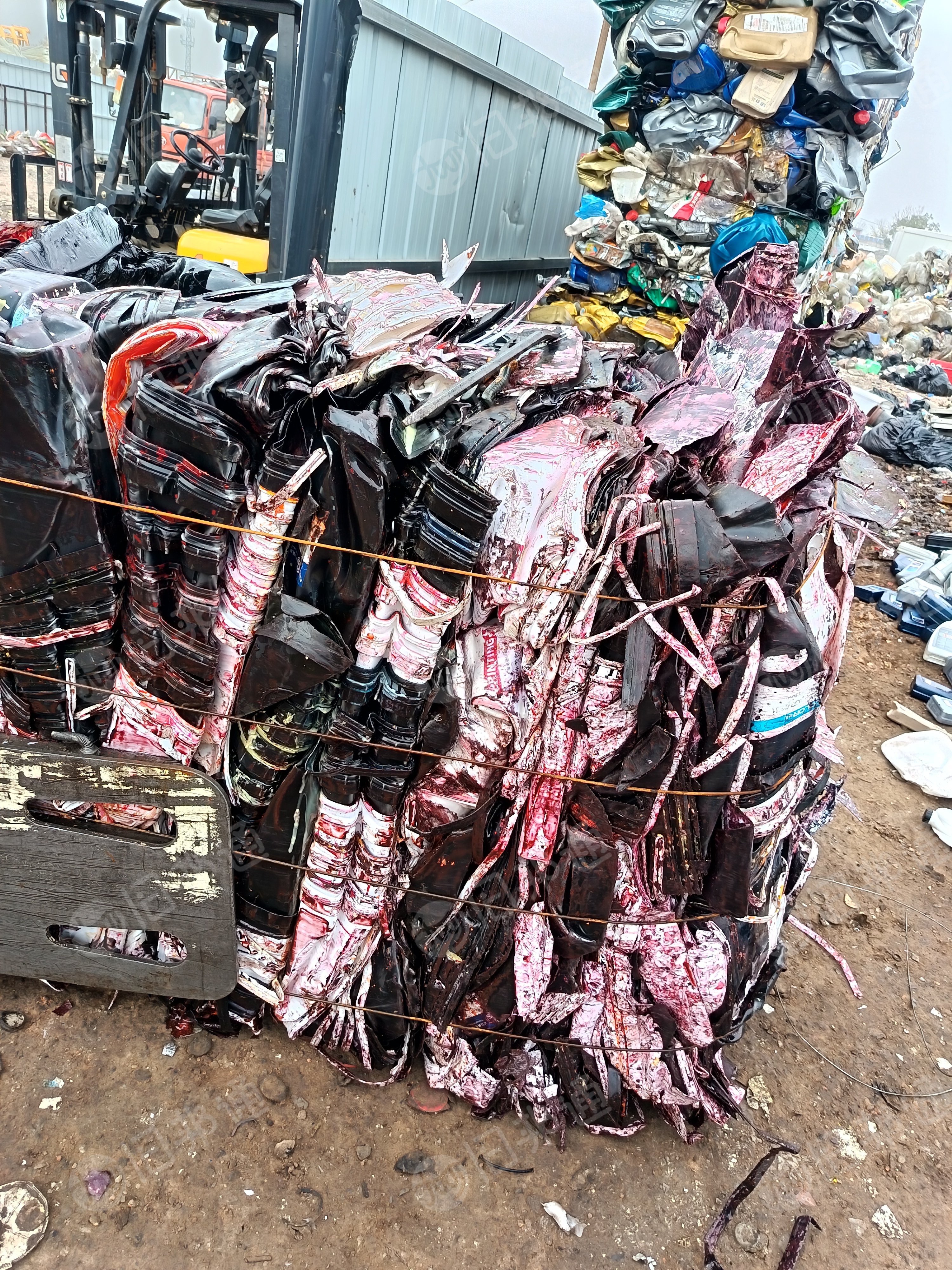 出售纯机油壶压块，月供40吨