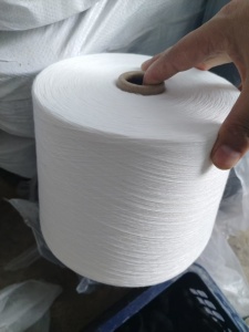 处理一批袜子厂用剩下来的袜子纱尾货，涤棉棉纱，库存棉纱，30棉70涤，白纱黑纱占比各一半