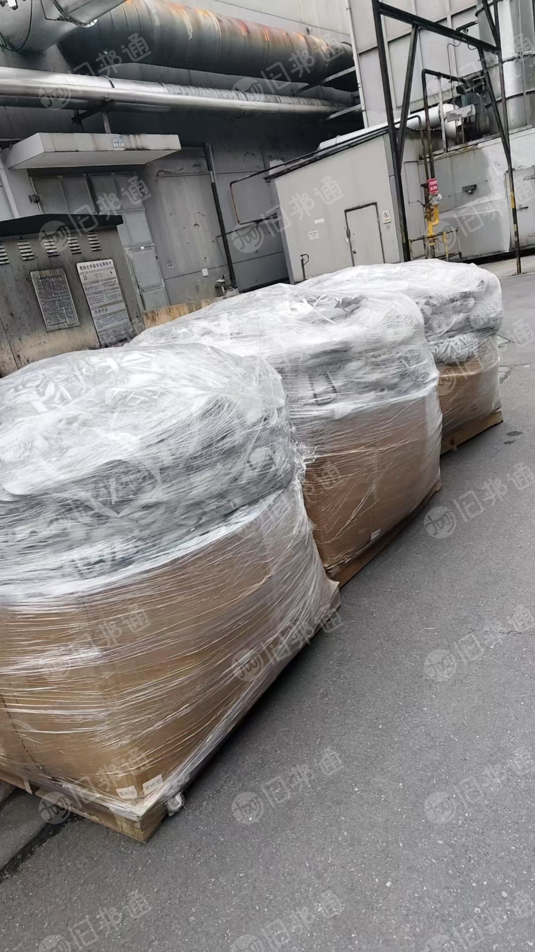 长期出售反光条厂下来的废布条，切边条，有化纤也有TC的，月供4车，现货有十几吨，货在浙江杭州