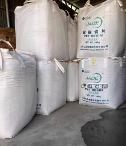 长期出售透明pet瓶胚破碎料，干净无杂质，适合注塑，压板，喷丝都可以
