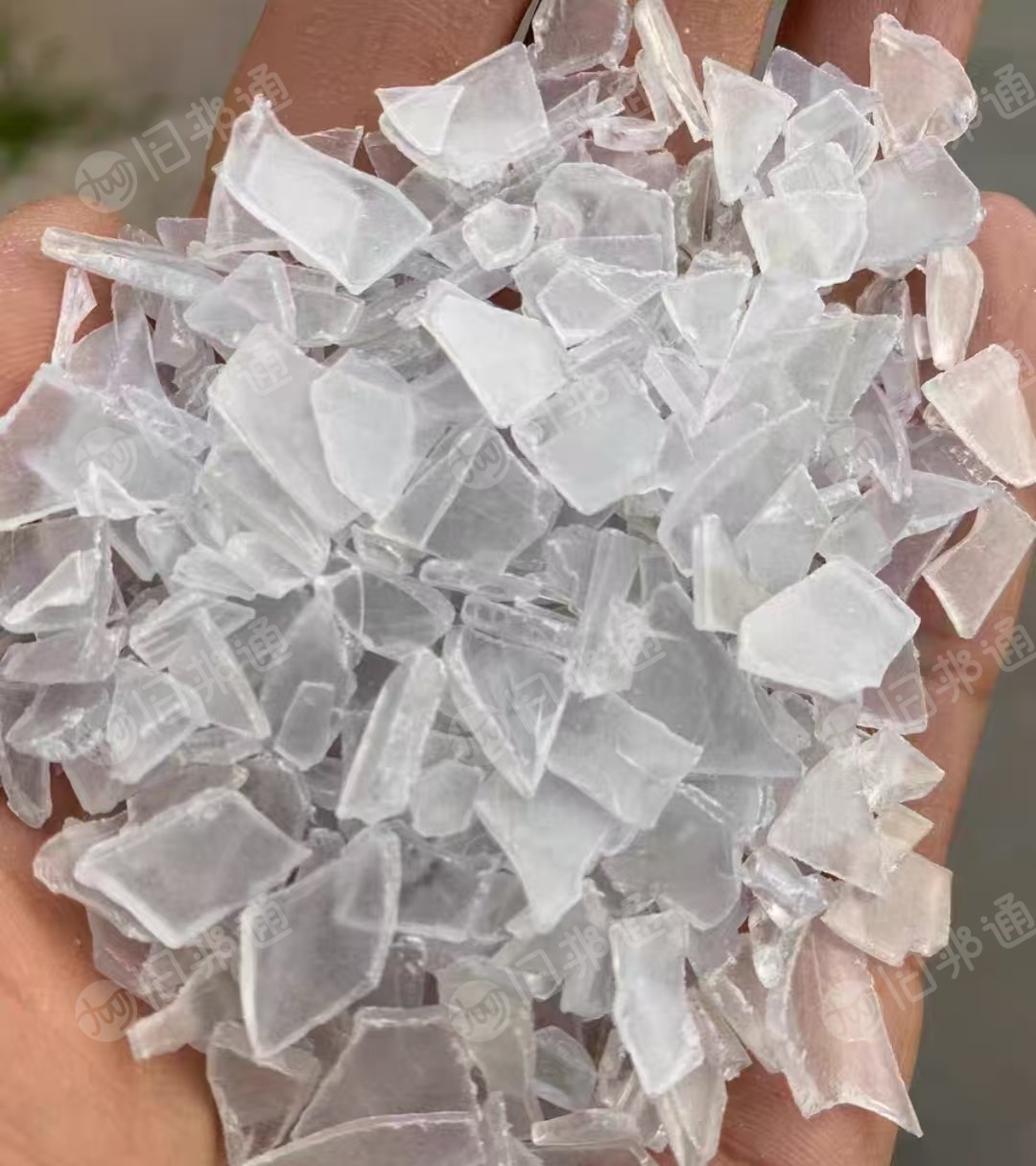 长期出售透明pet瓶胚破碎料，干净无杂质，适合注塑，压板，喷丝都可以