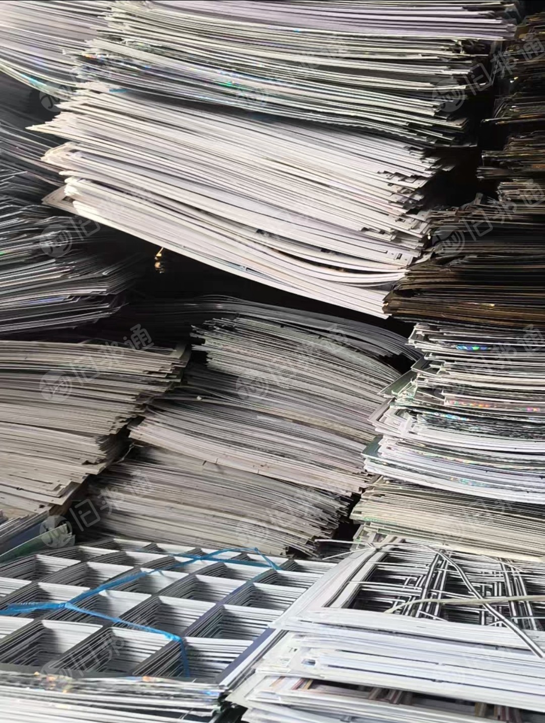 厂家出售pvc会员卡边角料，pvc卡框边角料，现货10多吨