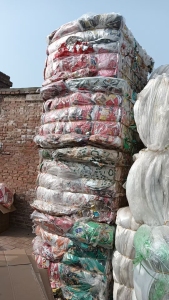 长期出售食品厂下来的复合方便面袋子，够车发走