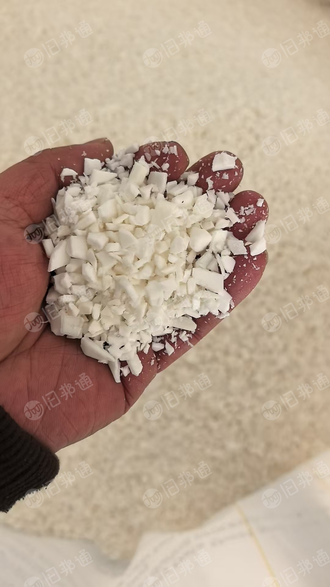 长期出售晶圆盒上拆出来的PBT树脂破碎料，日本的产品，不加纤维不阻燃的