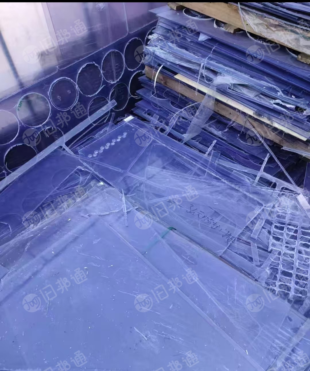 长期出售pvc雕刻破碎料，现货10多吨