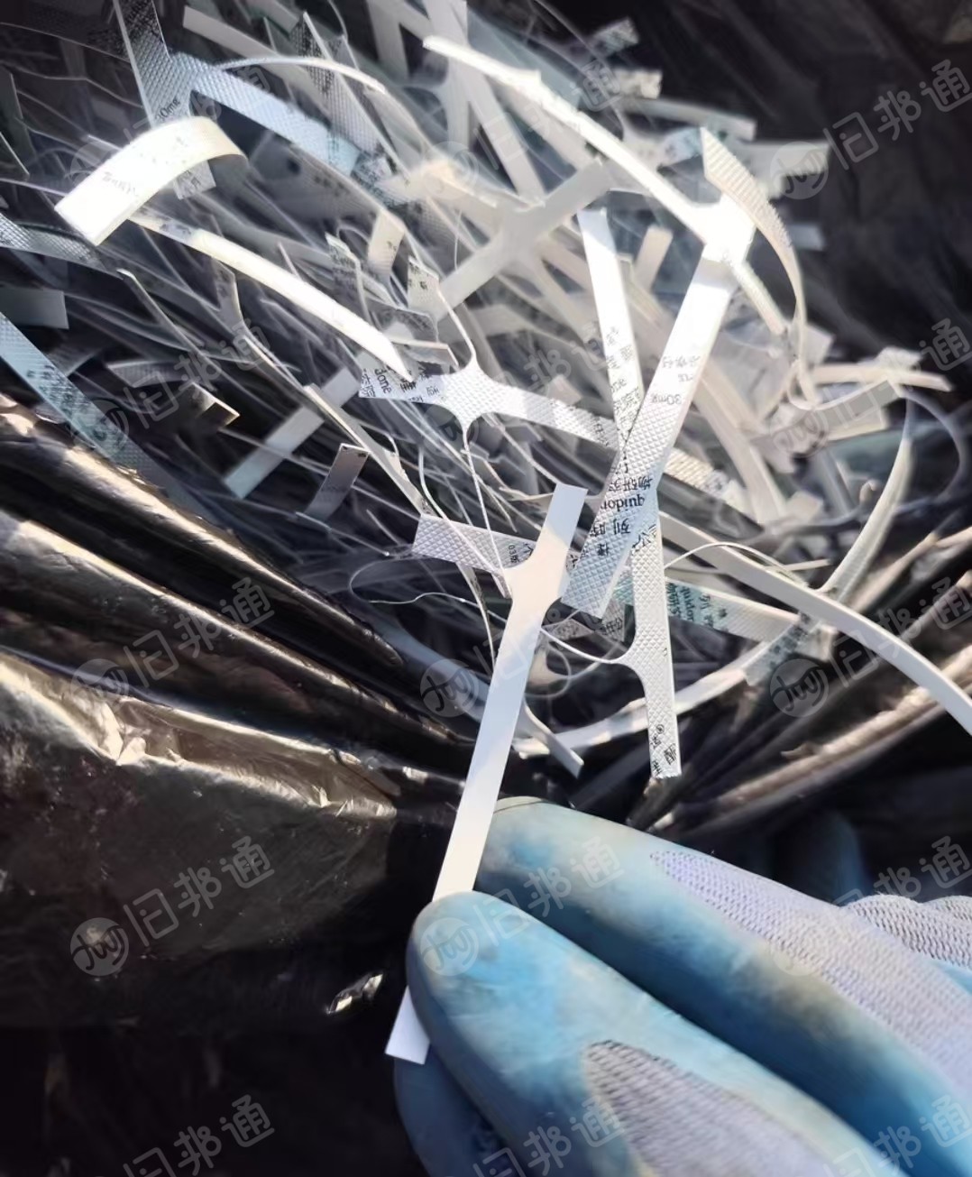 长期出售药盒片剂废料，铝塑药板边角料，一面铝箔一面pvdc