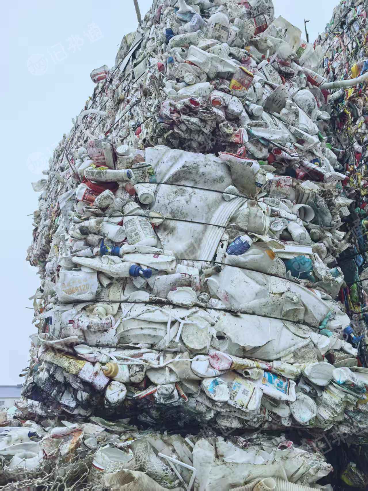 长期出售白乙压块，生活料，现货10多吨