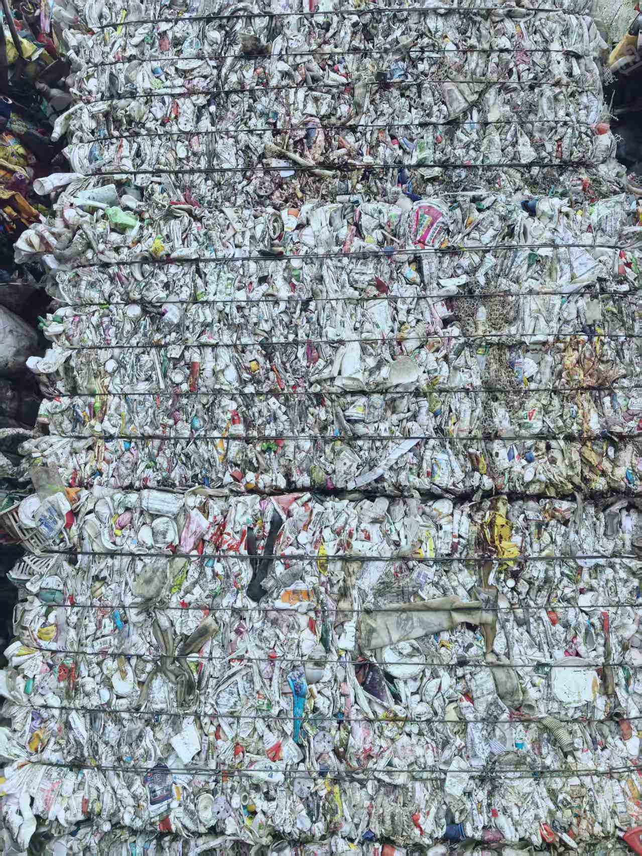 长期出售白乙压块，生活料，现货10多吨