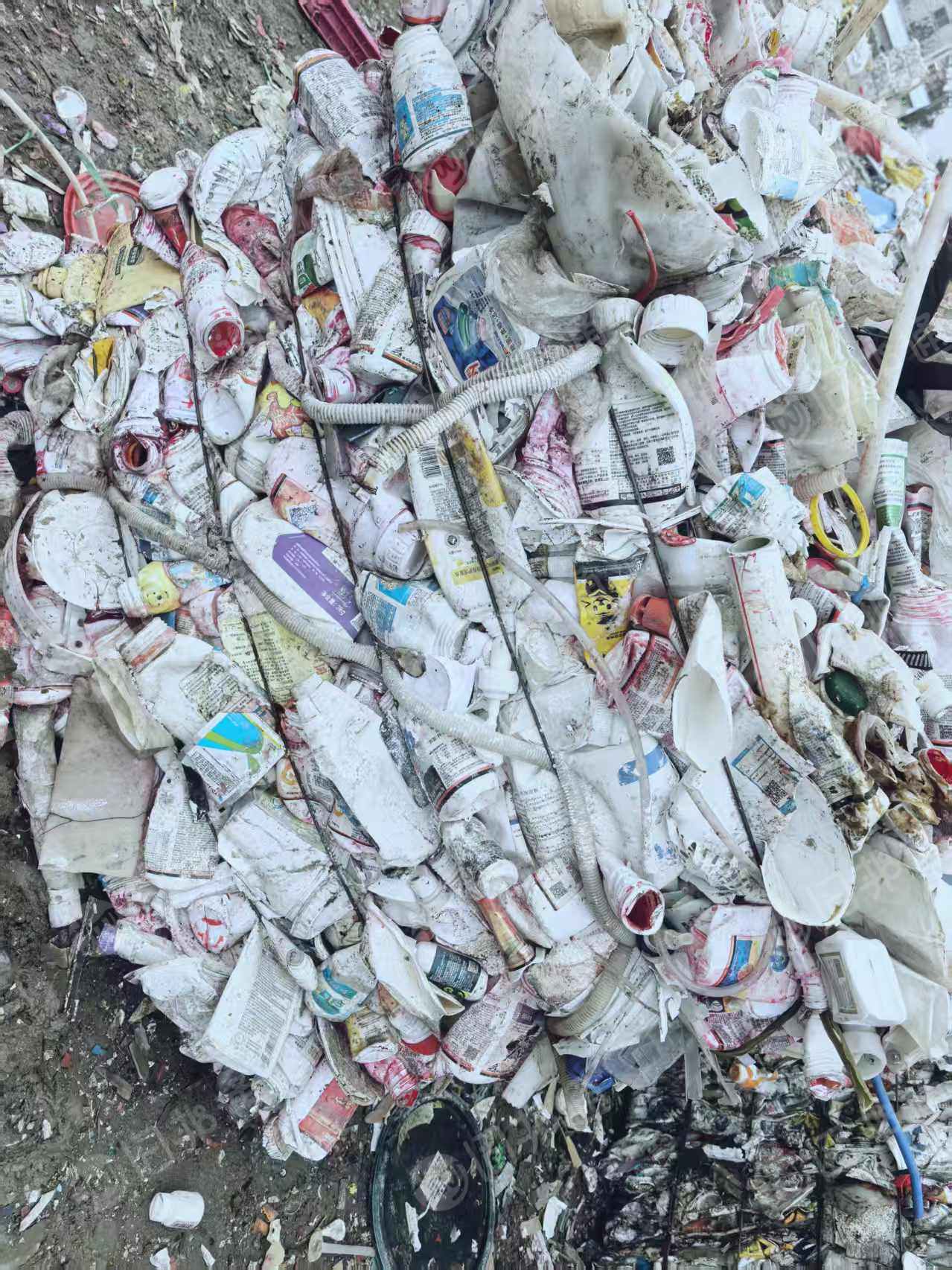 长期出售白乙压块，生活料，现货10多吨