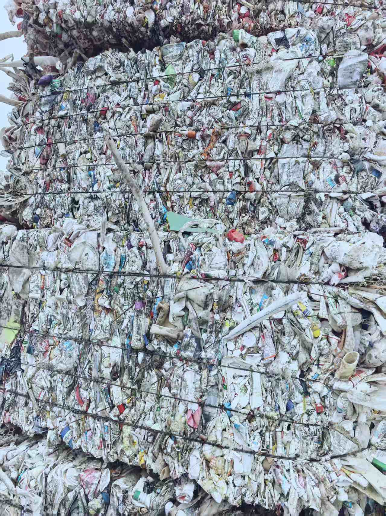 长期出售白乙压块，生活料，现货10多吨